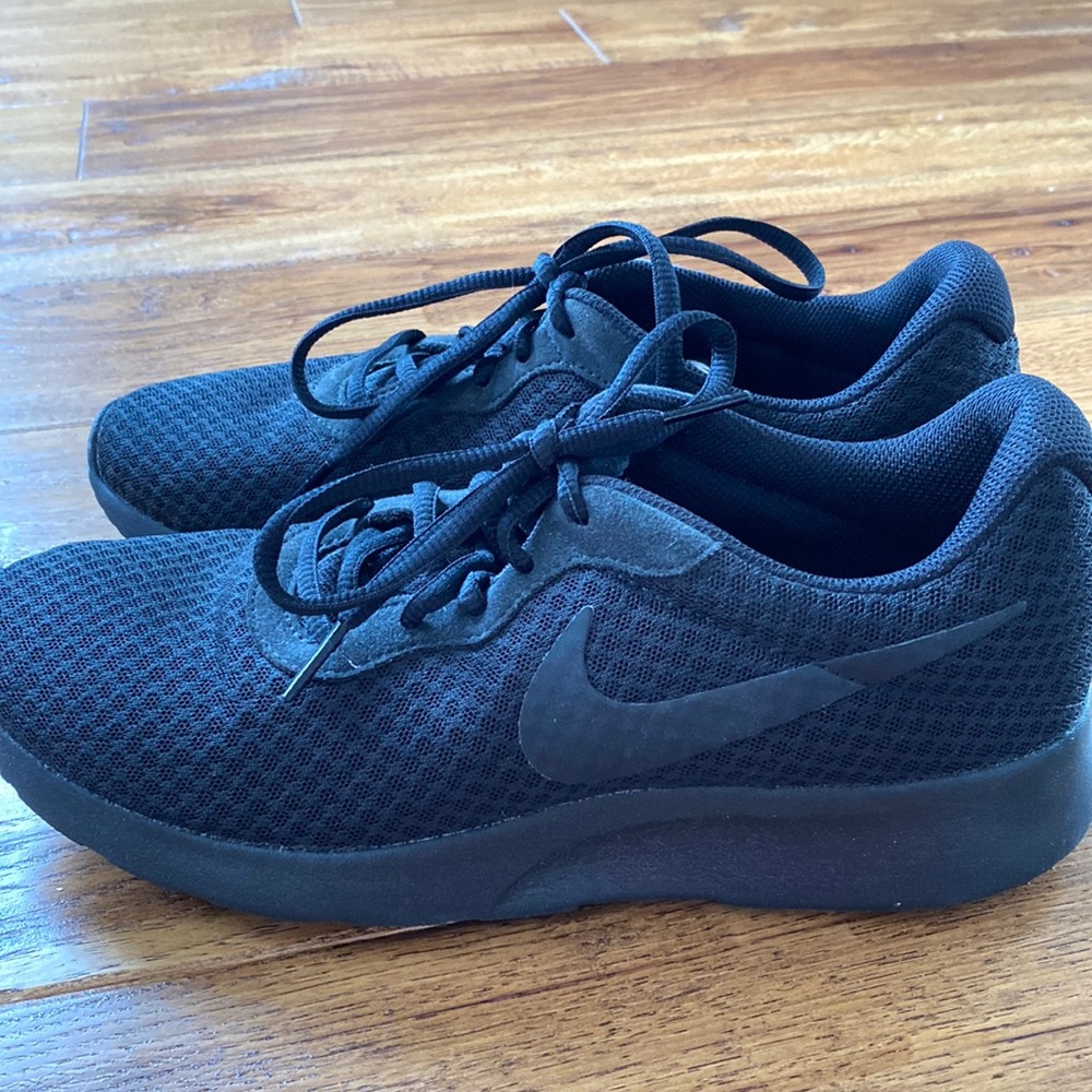 Women’s All Black Nike Sneakers Size 9